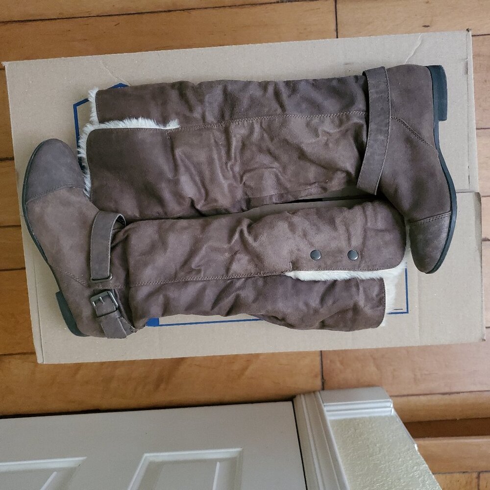 Vintage Report brown suede boots